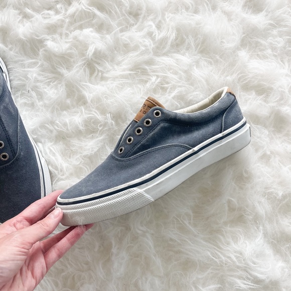 Sperry slip on boat shoe - Picture 2 of 9